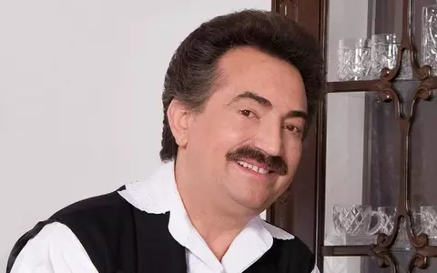 Parastas la patru ani de la moartea lui Petrică Mâțu Stoian. Familia i-a pus flori și coroane la cimitir, după ce a dat de pomană
