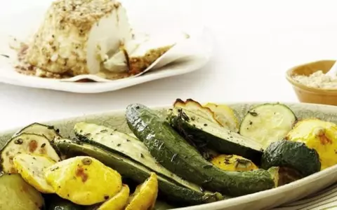 Rețetă de dovlecei copți cu tofu. Ingredientul special care îi dă o aromă deosebită