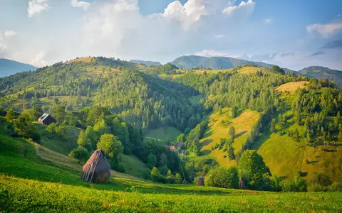 Amfiteatrul Transilvania – cum ajungi și ce obiective turistice poți vizita în zonă