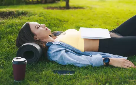 Când și cât este bine să dormi după-amiaza