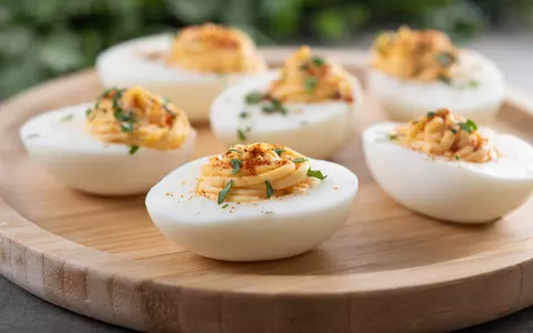 Rețetă de ouă umplute. Aperitiv perfect pentru masa de Revelion