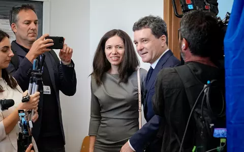Cum a curtat-o Nicușor Dan pe Mirabela Grădinaru la prima întâlnire în club: „M-a atras mult și părul lui creț”. Prima impresie pe care i-a lăsat-o socrului