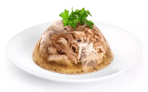 Secretul piftiei perfecte. Ce carne trebuie să folosești ca să fie limpede, gustoasă și să se închege