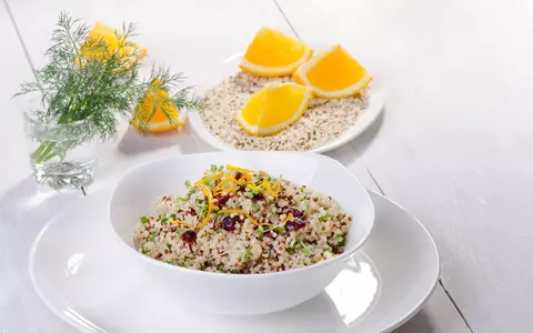 Rețetă de salată de quinoa cu leurdă și dressing de citrice
