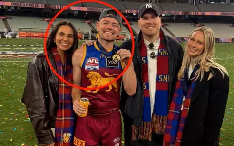 Fotbalistul divorțează, după ce și-a înşelat soţia cu cea mai bună prietenă a ei, și ea căsătorită și cu doi copii: "Mi-am dezamăgit familia și îmi cer scuze"