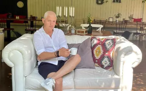 Cum arată vila cu două etaje a lui Virgil Ianțu după renovare: "O adevărată investiție, la care mă gândesc cu mândrie când mă uit în jurul meu". Are perete din geamuri, design minimalist și multe lumini ambientale
