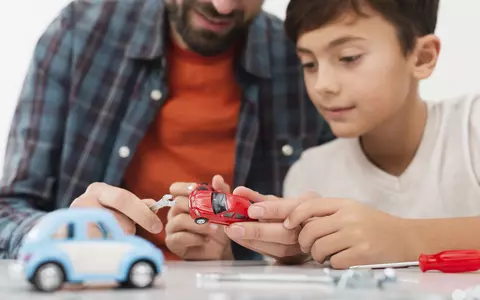 Pasiunea pentru mașini, mai mult decât un hobby! Cum îi ajută pe tați să se apropie de fiii lor și să creeze o punte între generații