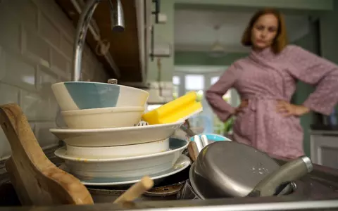 De ce nu trebuie să laşi vasele nespălate în chiuvetă mai mult timp