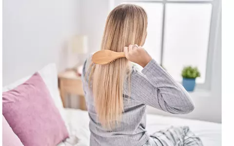 Părul blond fragil? Iată cum să-i readuci hidratarea