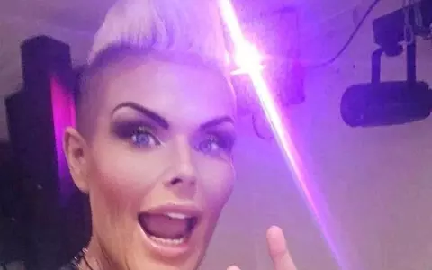 Scouse Pink a murit la 43 de ani! Pe numele ei real Beverley Sinnott, cântăreața s-a stins înconjurată de soț și de copii: "A dus o luptă foarte grea în ultimii 4 ani"