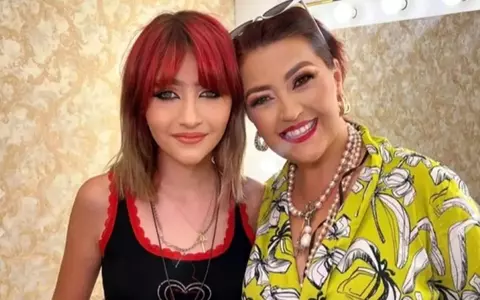 Fiica Ronei Hartner a împlinit 18 ani! Sumayla a dat o mică petrecere în Franța: "A pregătit tortul pe care îl făcea cu mama ei și a decorat totul cu baloane negre, în amintirea Ronei"