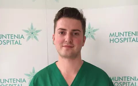 Alin Neacșu, un medic în vârstă de 33 de ani, a fost găsit mort de către colegii săi, într-o clinică privată din Pitești. Tânărul era căsătorit și avea un băiețel