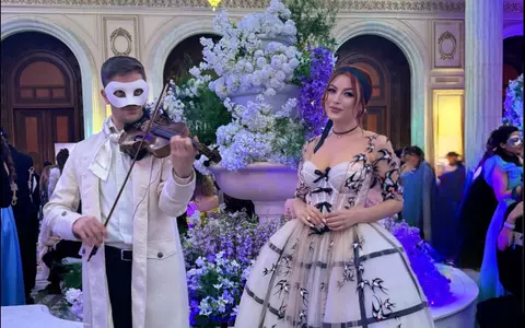 Cum a reacționat soțul Elenei Gheorghe când a văzut-o pe artistă în rochia de epocă de la Balul Bridgerton: ”În seara aceea chiar mi-a depășit toate așteptările. M-am simțit ca o ducesă” Ce gest a făcut Cornel Ene / EXCLUSIV