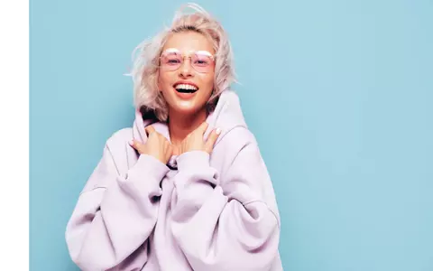 Când nu mai ai nimic de demonstrat: de ce femeile sigure pe ele aleg ținute minimaliste