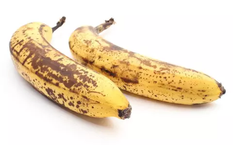 Ce poți face cu bananele prea coapte, cu coajă neagră. Idei de rețețe