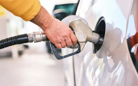 Guvernul a adoptat ordonanţa de urgenţă privind criza carburanţilor. Cât vor costa benzina și motorina de la 1 aprilie 2026