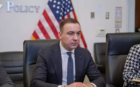 Ministrul Bogdan Ivan anunță că Guvernul are 5 scenarii pentru a ține prețul carburanților sub 10 lei litrul: "Avem cea mai mare creștere săptămânală a barilului de petrol, din 1983"