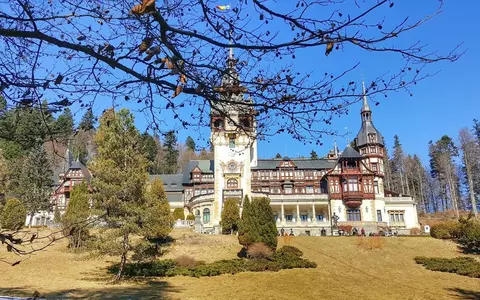 Anchetă în cazul escrocheriei cu bilete de la Castelul Peleș. S-au întocmit dosare penale pentru luare de mită, abuz în serviciu și delapidare