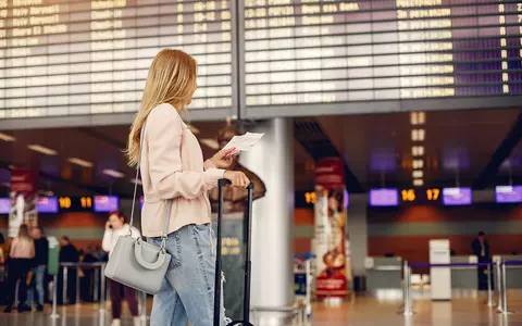 Reguli noi pe aeroporturile din București începând de astăzi. Ce se schimbă în privința bagajului de mână
