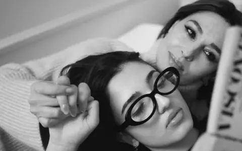 Ce frumoasă este fiica cea mică a actriței Monica Bellucci! La doar 16 ani, Léonie Cassel a apărut pe coperta Vogue Italia