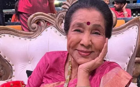 A murit Asha Bhosle, legendara cântăreață de la Bollywood: "Una dintre cele mai versatile voci pe care India le-a cunoscut vreodată"