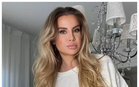 Marina Dina, surprinsă în ipostaze tandre cu un bărbat misterios, la mall. S-au îmbrățișat, au fost la cumpărături și au servit o cafea