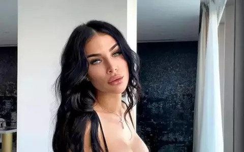 Imagini rare cu Ioana, fiica lui Ion Țiriac, stabilită în Dubai. Cum s-a filmat la malul mării, într-o destinație exotică