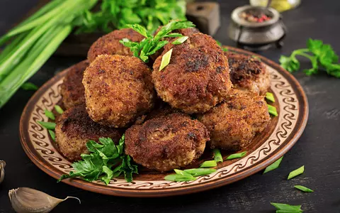 Rețetă de chifteluțe din drobul rămas de la Paște. Fragede, aromate și perfecte pentru o masă rapidă
