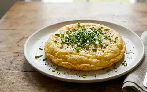 Omleta virală de 1 minut a faimosului chef José Andrés. Se face cu doar 3 ingrediente și e incredibil de pufoasă