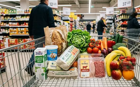 Guvernul prelungește plafonarea adaosului comercial la alimentele de bază, până la 30 iunie: "Nu putem accepta ca produsele de bază să devină inaccesibile"