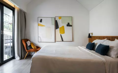 Cum influențează prețul rezistența în timp a unui tablou canvas?