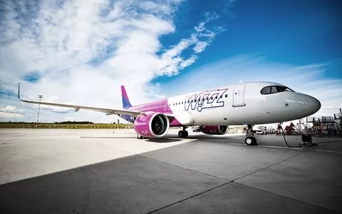 Dragoste în mișcare: Două cupluri Wizz Air și viața construită între decolare și aterizare