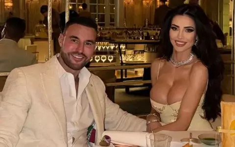 Philipp Plein, gest controversat în timp ce iubita lui, Andreea Sasu, este internată în spital. Cum a apărut milionarul pe rețelele de socializare: "Arta de a-ți construi o viață, nu doar o putere globală"