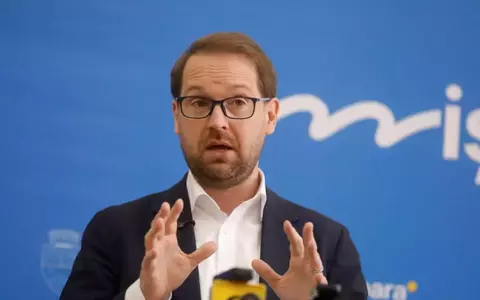 Dominic Fritz (USR) dezminte zvonurile privind o alianță cu PSD: "Nu dăm stabilitate corupților. Nu există niciun fel de negocieri subterane despre asta"