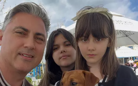 Unde pleacă Alexandru Ciucu în vacanța de vară cu fiicele sale și ale Alinei Sorescu. Designerul le-a pregătit o escapadă specială, în țară, dar și în Grecia: ”Eu le-am propus aceste trasee, iar fetele le-au acceptat”/ EXCLUSIV