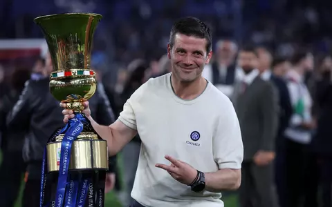 Cristi Chivu, imagine emoționantă alături de sora, soția și fiicele pe teren, după câștigarea Cupei Italiei. Cu medalia la gât, antrenorul a trăit clipa succesului alături de familie