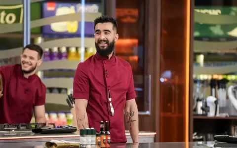 Cine este Samuel Cernea de la Chefi la cuțite. Are 32 de ani și a gătit pentru familia regală a Marii Britanii: „Am întâlnit-o pe fosta regină. Cerințe ca la armată!”