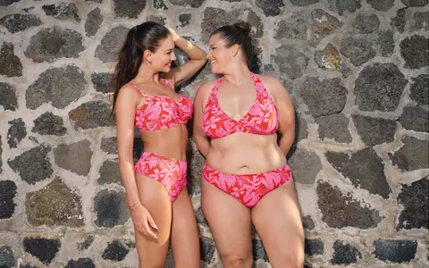 Forme la vedere: Astratex vă spune care sunt cele mai bune costume de baie pentru formele pline