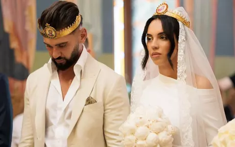 Imagini spectaculoase de la cununia religioasă a lui Dorian Popa cu soția lui, Andreea, de la Parohia Clinceni. Și-au spus jurăminte, iar al ei a fost copiat dintr-un film 