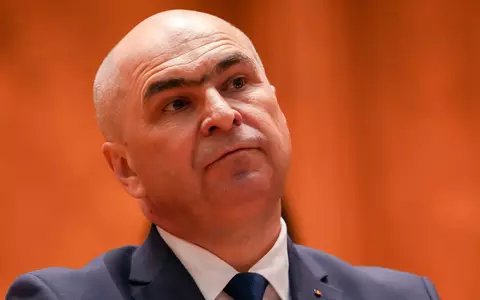 Moțiunea de cenzură a fost adoptată: Guvernul Bolojan a fost demis, cu 281 de voturi, după 11 luni de mandat. Până când va rămâne Bolojan premier intermiar