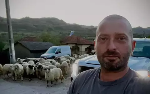 Cum arată casa de la țară a lui Cheloo. Liderul trupei Paraziții are o moșie de de 6.000 mp la Breaza