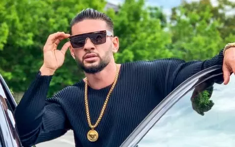Dorian Popa a început munca în folosul comunității, la spații verzi: "Mi-am făcut tricouri pe care am inscripționat - Am fost prost, acum plătesc! Am greșit. Plătesc"