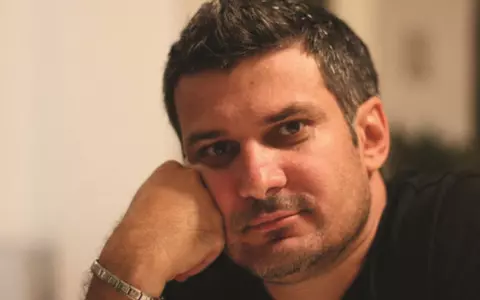 Adi de la Vâlcea își renovează vila în care locuiește de 23 de ani: "A venit momentul să îi fac un refresh total. Cert e că în casa asta voi muri. Aici rămânem, alta nu mai fac"