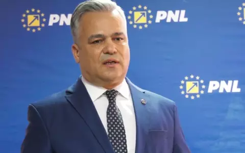 Cine este Adrian Veștea, noul premier desemnat al României în locul lui Eugen Tomac. A intrat în PNL la 21 de ani, a fost ministru în Guvernul Ciolacu și are o avere impresionantă