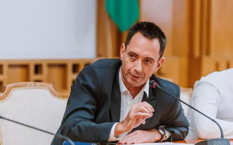 UDMR a anunțat că nu va face parte dintr-un guvern cu Adrian Veștea premier: "Așteptăm o flexibilizare a pozițiilor, că domnul Bolojan nu mai poate fi premier"/ Motivele invocate