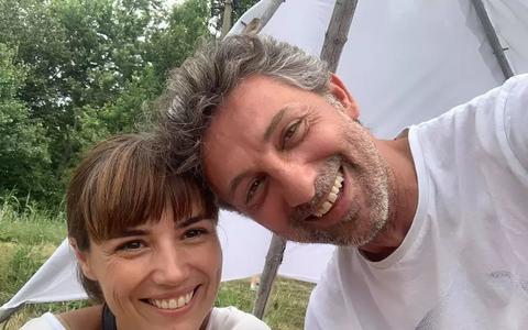 Cine este și cu ce se ocupă soția lui Andi Vasluianu. Laura Fierăscu este mama a doi copii, a lucrat în domeniul bancar și a absolvit Psihologia