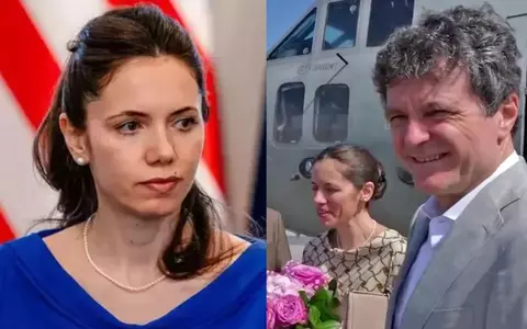Mirabela Grădinaru, apariție elegantă la vizita oficială din Polonia. Partenera lui Nicușor Dan ales un top din mătase cu imprimeu discret, pantaloni nude și un șirag fin de perle