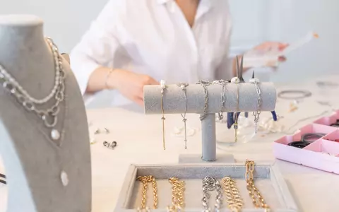 Ținute office: accesoriile care funcționează în orice sezon