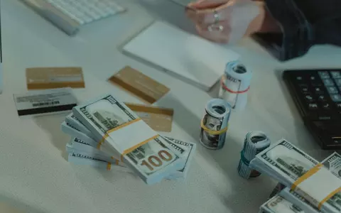 Sunt creditele rapide online o soluție bună pentru urgențe financiare? Ce trebuie să știi înainte să aplici