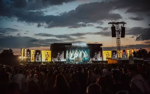 Ziua campionilor la Electric Castle 2026 - The Cure pe scena principală și fotbal la miezul nopții